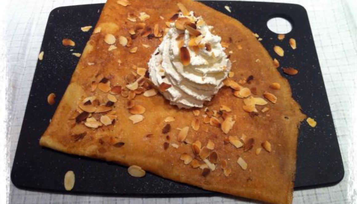 Dark chocolate with almonds and Chantilly cream © Le Salon Des Fous