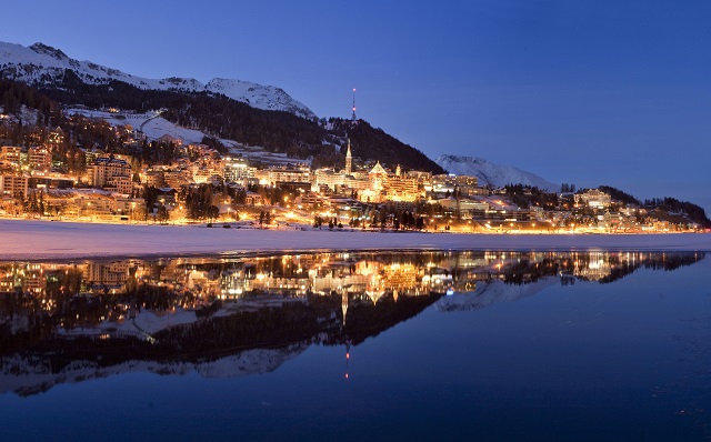 ENGADIN St. Moritz: St. Moritz in der Abenddaemmerung
