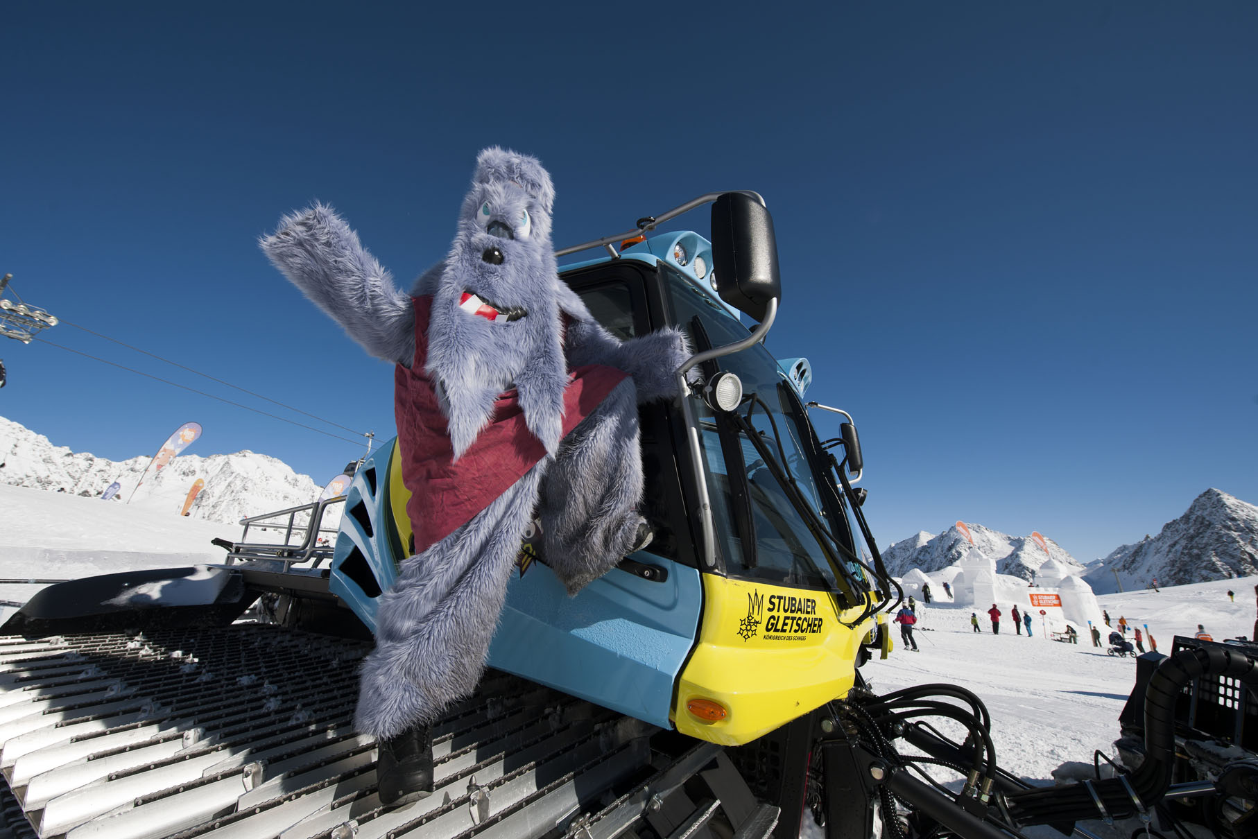 StubaiGlacier_AndreSchoenherr_BIG-Family Pistenbully reiten_04 - 72dpiWeb