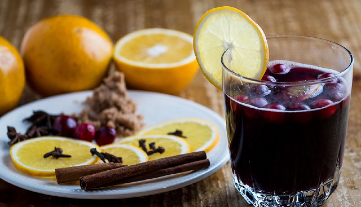 Mulled wine rpavlch flickr 2 Glass of mulled wine with a plate of spices