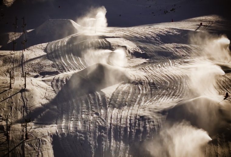 This image has an empty alt attribute; its file name is snow-guns-aerial-2-760x517.jpg