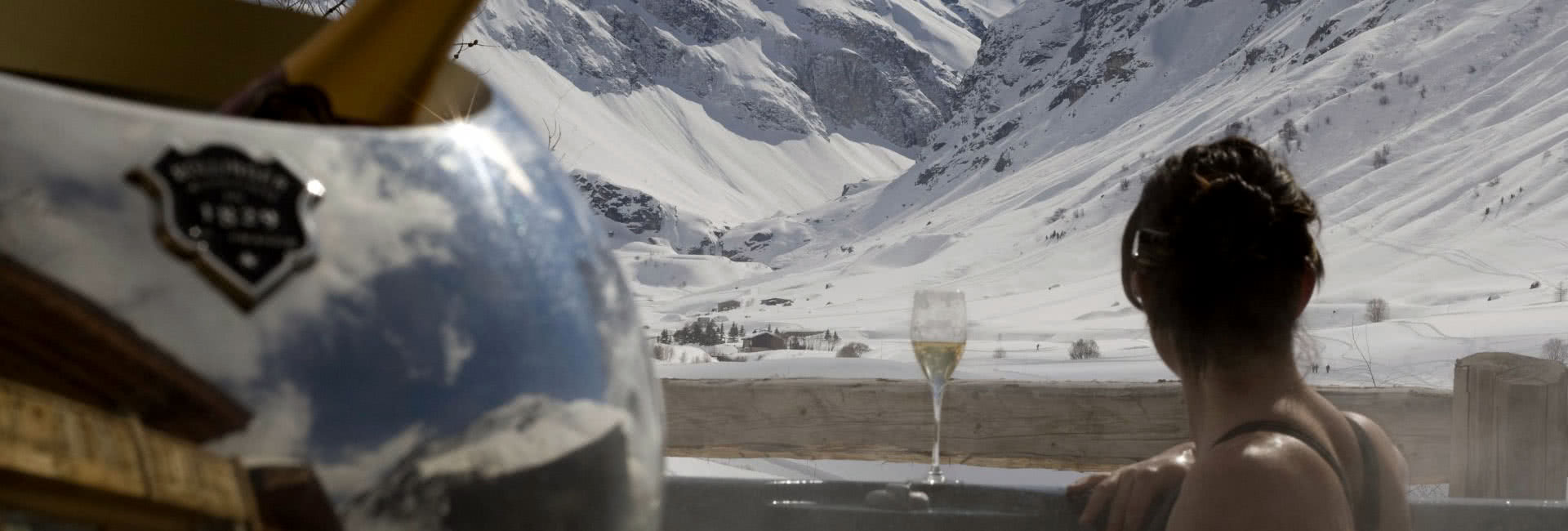 chalet lafitenia hot tub