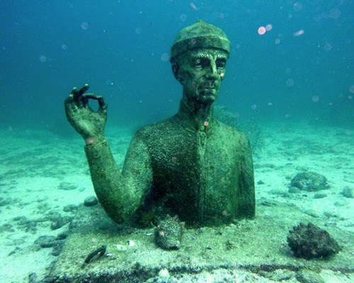 Underwater statue of Jacques Cousteau