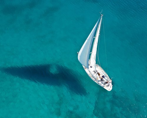  Aerial view of sailing boat in tropical exotic water