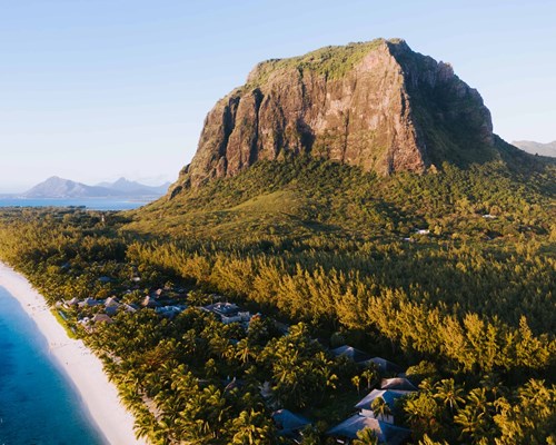 Le Morne Brabant mountain next to a stretched white beach 